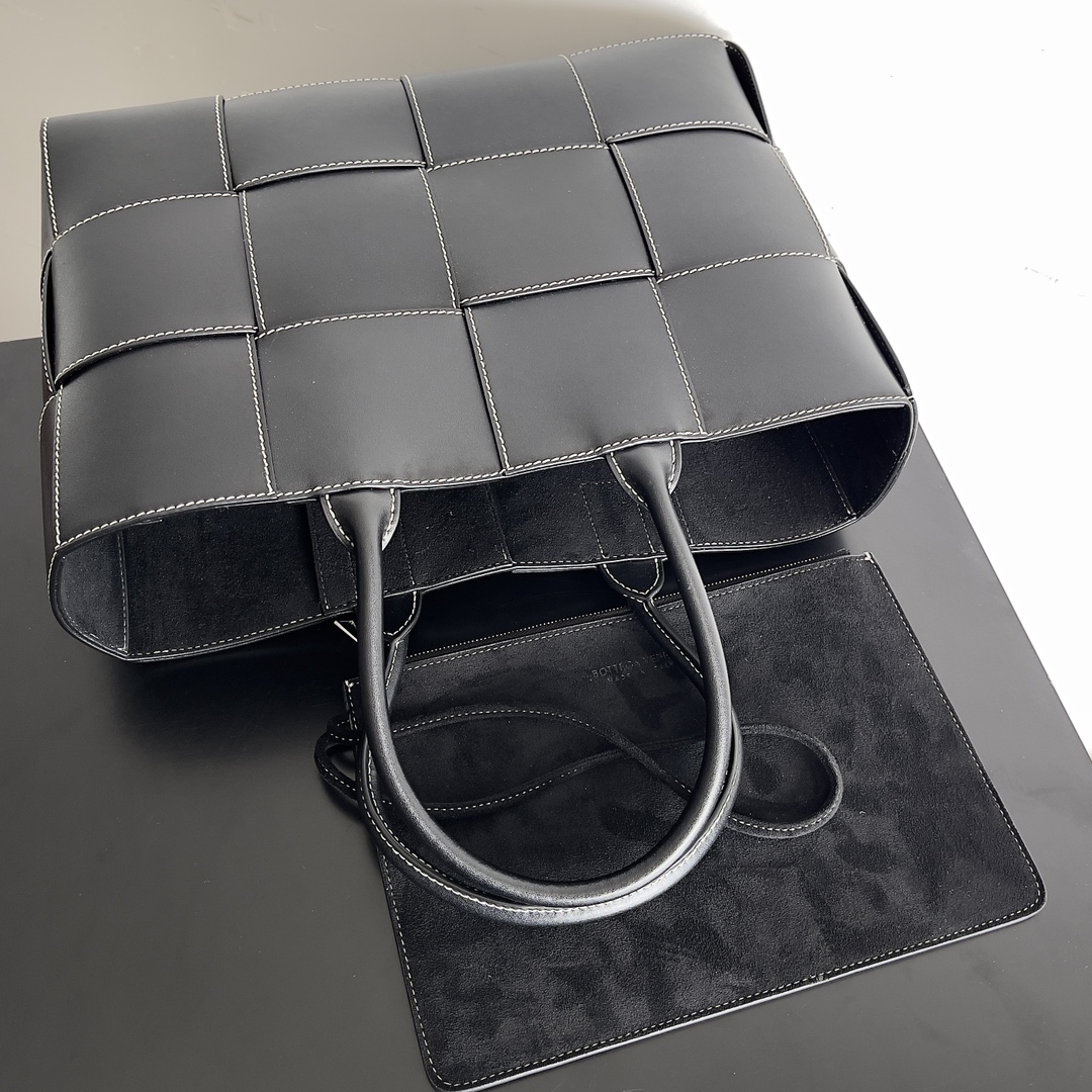 Bottega Veneta Shopping Bags